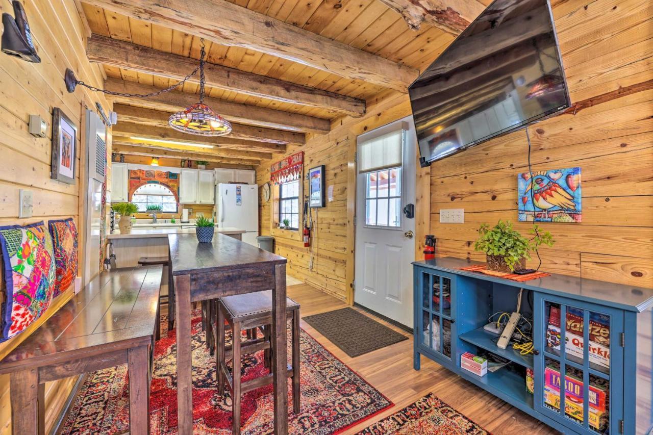 Rustic Duck Creek Village Cabin With Fire Pit! 외부 사진
