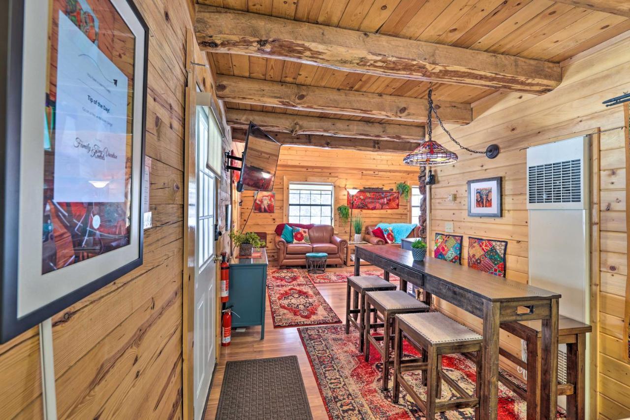 Rustic Duck Creek Village Cabin With Fire Pit! 외부 사진