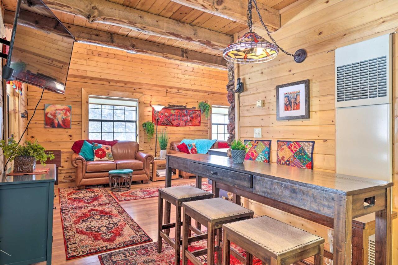 Rustic Duck Creek Village Cabin With Fire Pit! 외부 사진