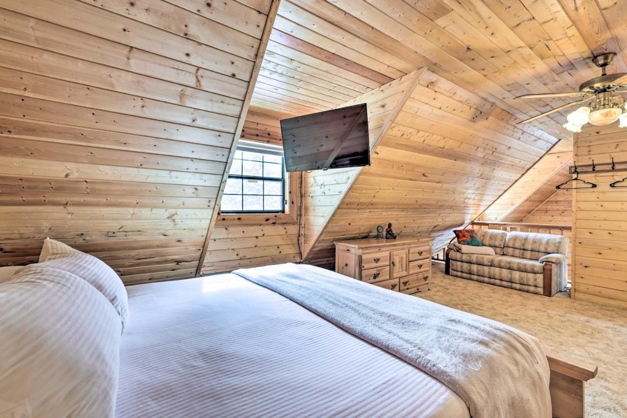 Rustic Duck Creek Village Cabin With Fire Pit! 외부 사진