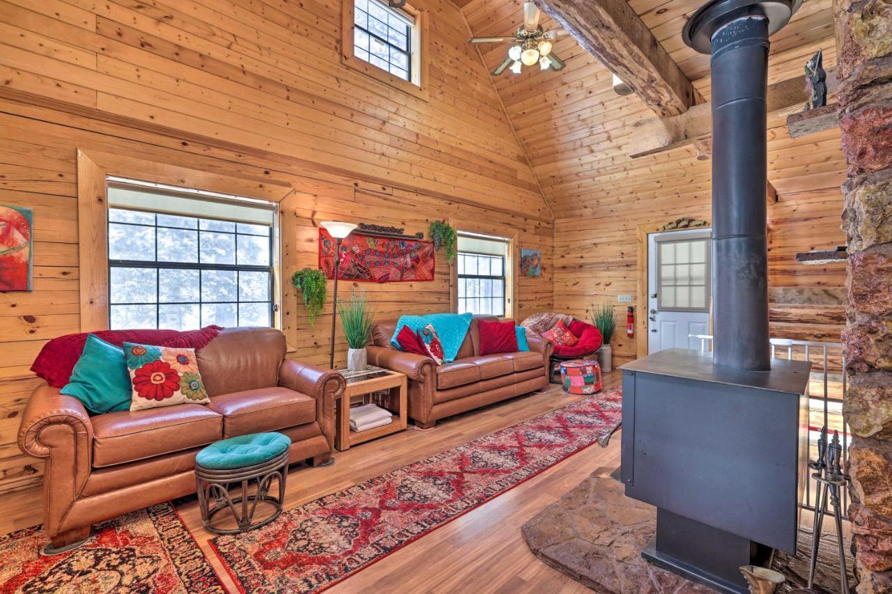 Rustic Duck Creek Village Cabin With Fire Pit! 외부 사진