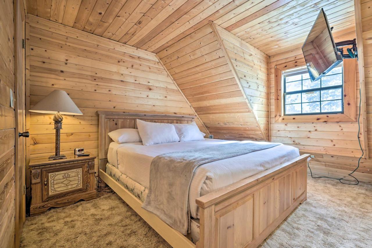Rustic Duck Creek Village Cabin With Fire Pit! 외부 사진